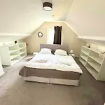 Lofty Maisonette Wohnung, A Lage, 10 Min Zur Messe Fuer Bis Zu 6 Personen