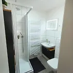 Lofty Maisonette Wohnung, A Lage, 10 Min Zur Messe Fuer Bis Zu 6 Personen אסן