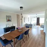Lofty Maisonette Wohnung, A Lage, 10 Min Zur Messe Fuer Bis Zu 6 Personen דירה