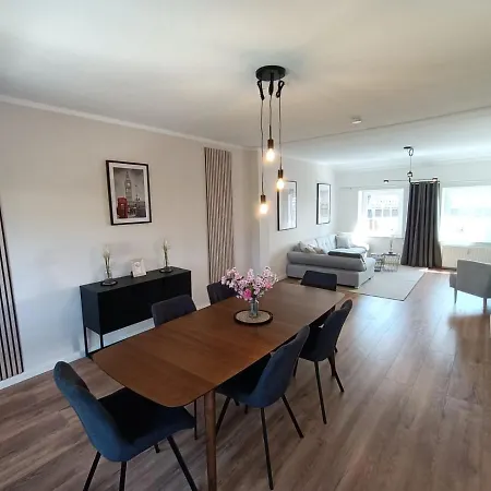 Lofty Maisonette Wohnung, A Lage, 10 Min Zur Messe Fuer Bis Zu 6 Personen Essen