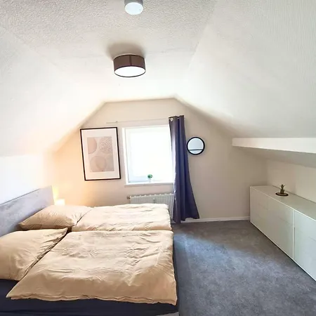 Lofty Maisonette Wohnung, A Lage, 10 Min Zur Messe Fuer Bis Zu 6 Personen Apartment *