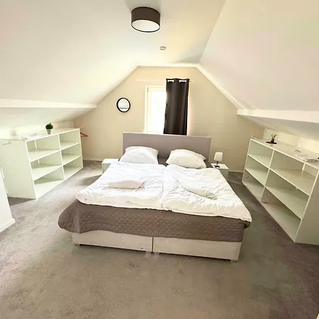 Lofty Maisonette Wohnung, A Lage, 10 Min Zur Messe Fuer Bis Zu 6 Personen