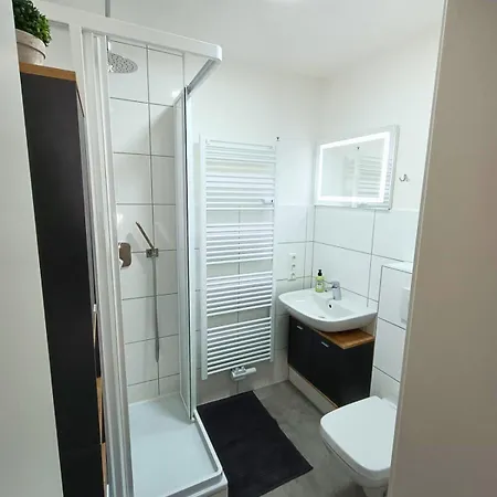Lofty Maisonette Wohnung, A Lage, 10 Min Zur Messe Fuer Bis Zu 6 Personen Essen