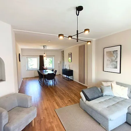 Lofty Maisonette Wohnung, A Lage, 10 Min Zur Messe Fuer Bis Zu 6 Personen Essen