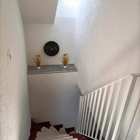 Apartment Lofty Maisonette Wohnung, A Lage, 10 Min Zur Messe Fuer Bis Zu 6 Personen *