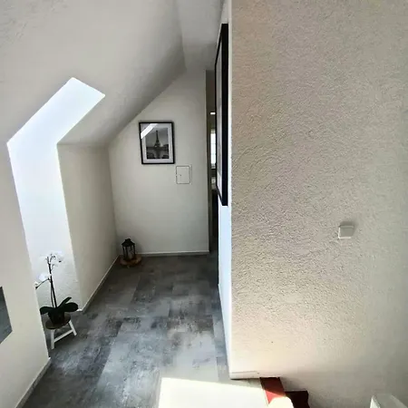 Lofty Maisonette Wohnung, A Lage, 10 Min Zur Messe Fuer Bis Zu 6 Personen Essen