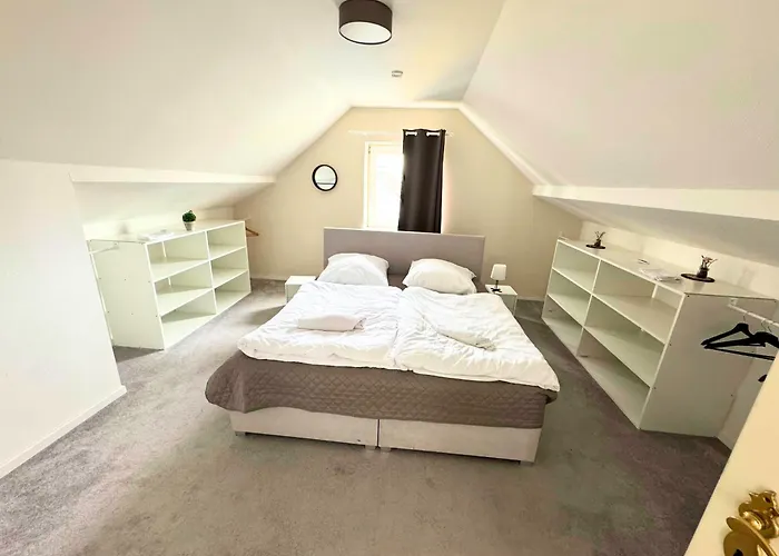 Lofty Maisonette Wohnung, A Lage, 10 Min Zur Messe Fuer Bis Zu 6 Personen