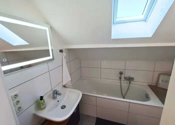 Lofty Maisonette Wohnung, A Lage, 10 Min Zur Messe Fuer Bis Zu 6 Personen *