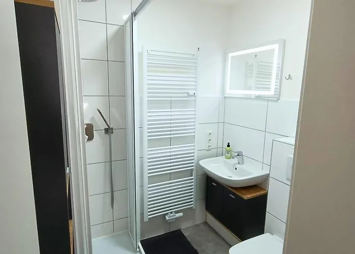 Lofty Maisonette Wohnung, A Lage, 10 Min Zur Messe Fuer Bis Zu 6 Personen Essen