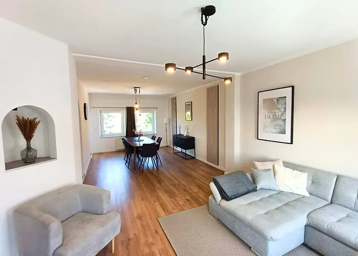 Lofty Maisonette Wohnung, A Lage, 10 Min Zur Messe Fuer Bis Zu 6 Personen Essen