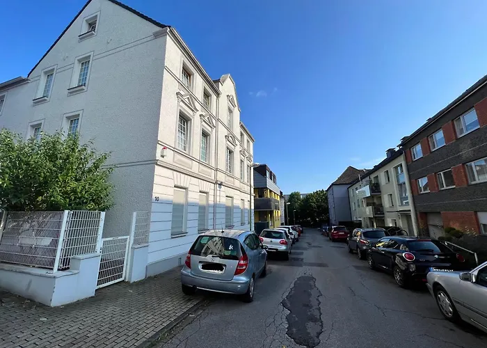 Lofty Maisonette Wohnung, A Lage, 10 Min Zur Messe Fuer Bis Zu 6 Personen